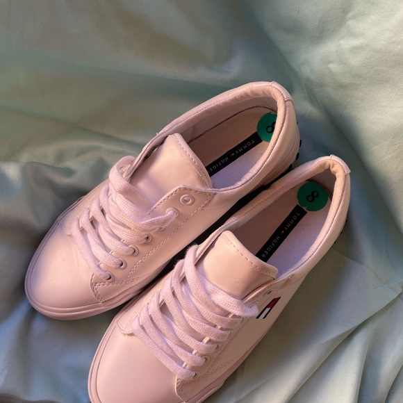Tommy Hilfiger lace up shoes. New worn once. Size 8 in excellent condition. - Picture 3 of 5